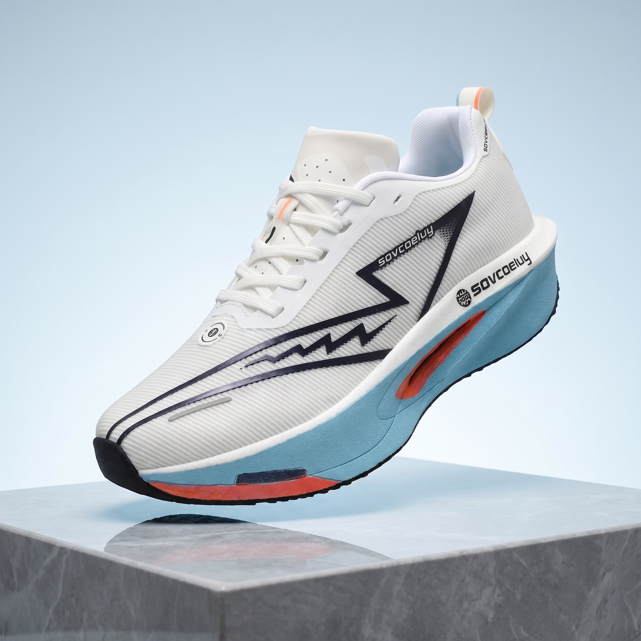Chaussure de running blanc bleu ciel sur podium premium